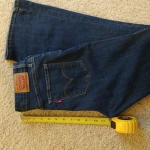 Levi's 725 High Rise Bootcut 28 Jeans 👖
